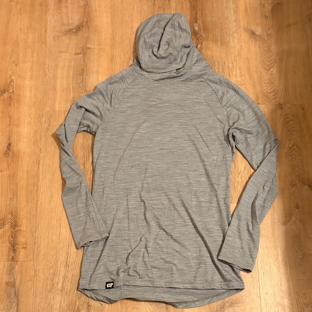 Wuru merino wool sun hoodie women’s medium gray excellent condition